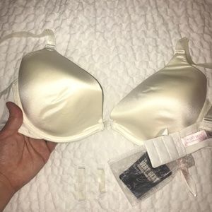 NWT Victoria's Secret Invisible Plunge Bra